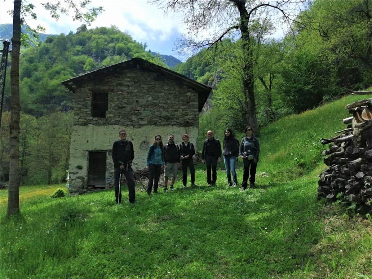 Escursione nella storia: dalla Rocca dei Catari all'Orrido delle Barme desktop picture