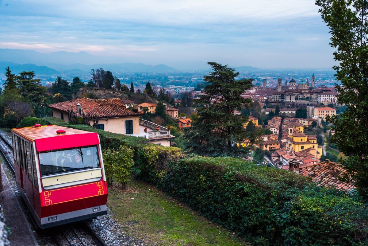 Uscita Interattiva in Inglese: Bergamo, Capoluogo Orobico Uscita Interattiva in Inglese: Bergamo, Capoluogo Orobico desktop picture