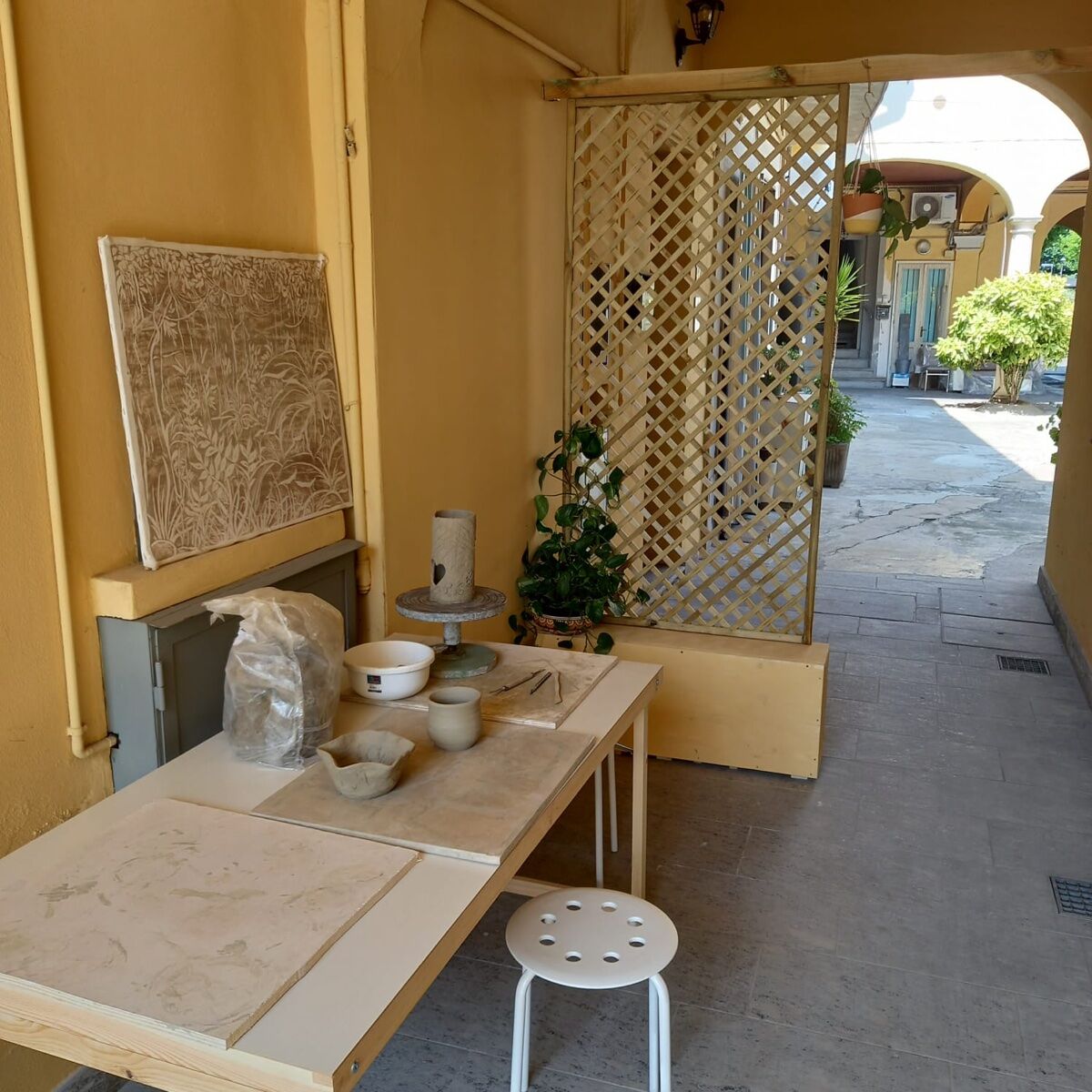 Corso dai Maestri Ceramisti: Impariamo la Pittura con Argilla su Tela Corso dai Maestri Ceramisti: Impariamo la Pittura con Argilla su Tela desktop picture