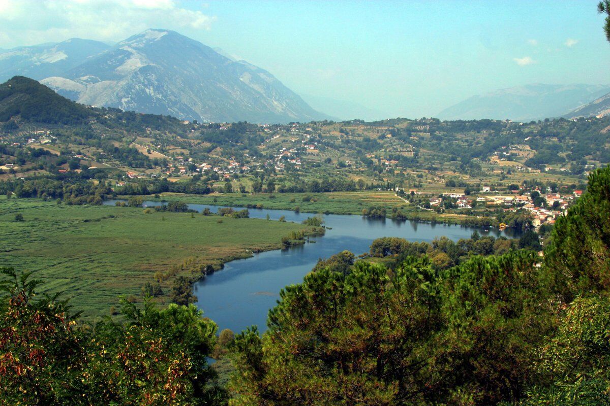 La Riserva di Posta Fibreno: Un Suggestivo Viaggio negli Ecosistemi La Riserva di Posta Fibreno: Un Suggestivo Viaggio negli Ecosistemi desktop picture