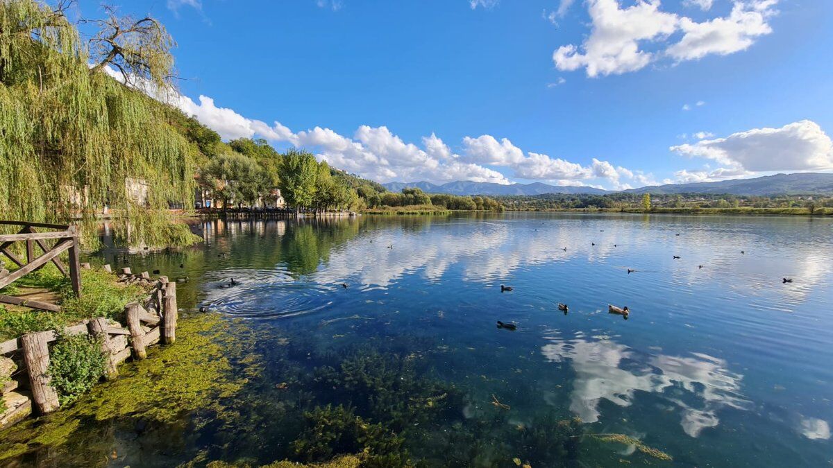 La Riserva di Posta Fibreno: Un Suggestivo Viaggio negli Ecosistemi desktop picture