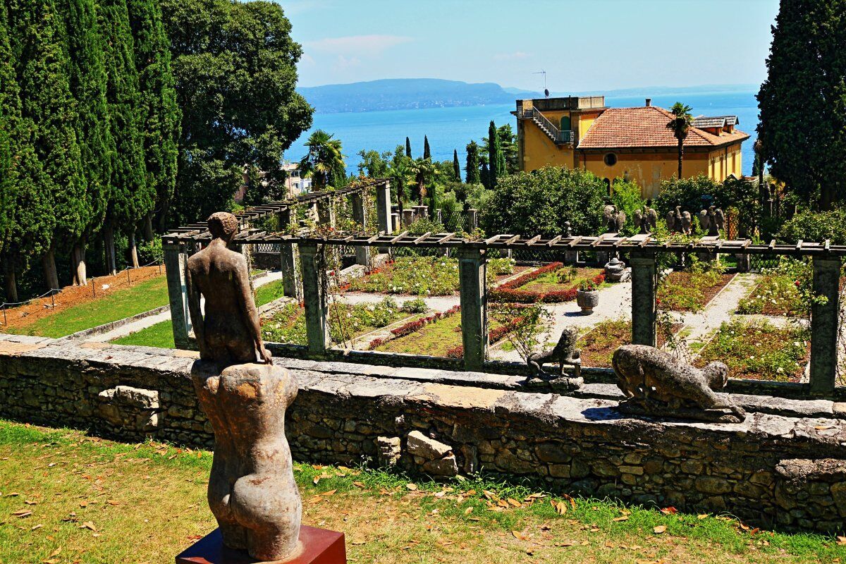 Lo Straordinario D'Annunzio: Tour tra Gardone Riviera e il Vittoriale Lo Straordinario D'Annunzio: Tour tra Gardone Riviera e il Vittoriale desktop picture