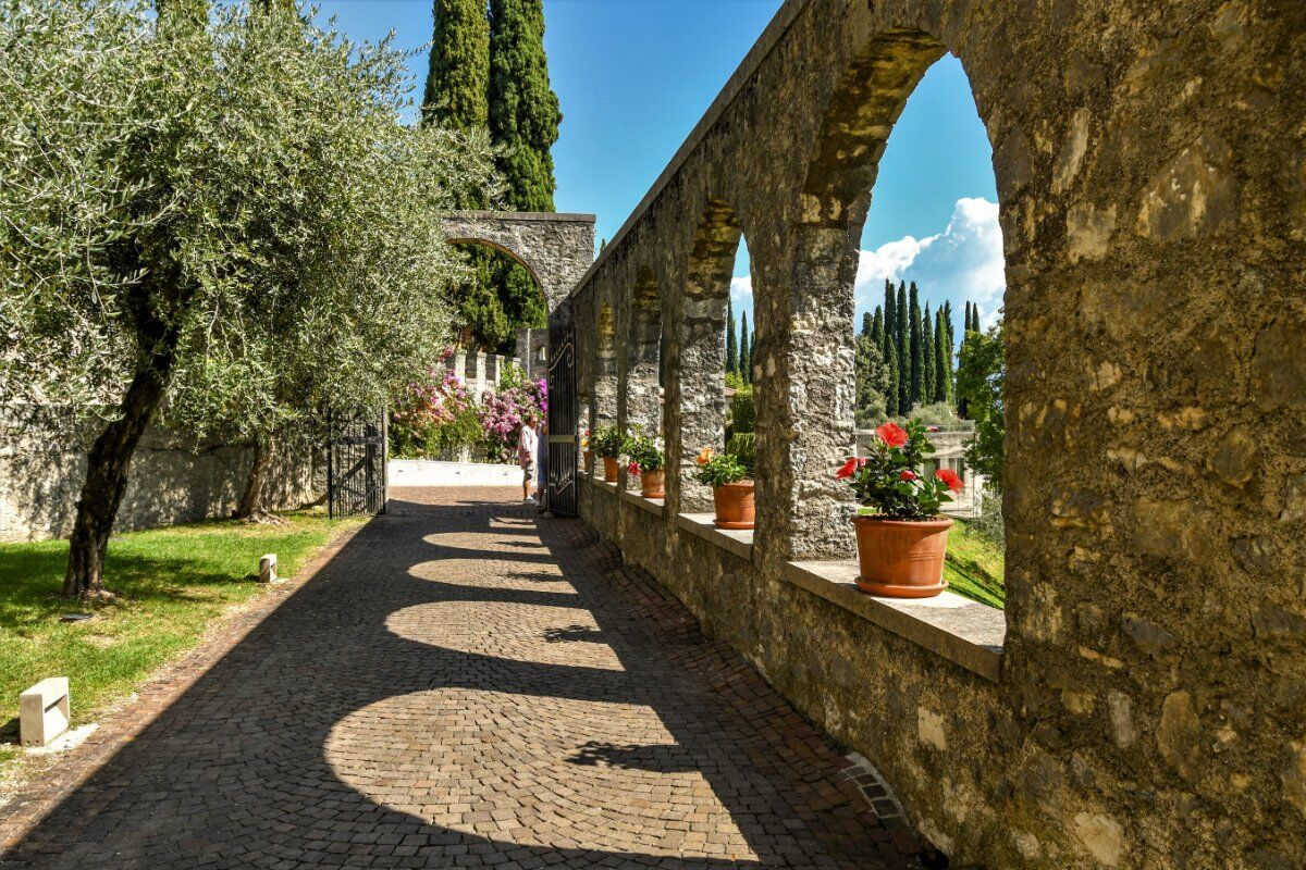 Lo Straordinario D'Annunzio: Tour tra Gardone Riviera e il Vittoriale Lo Straordinario D'Annunzio: Tour tra Gardone Riviera e il Vittoriale desktop picture