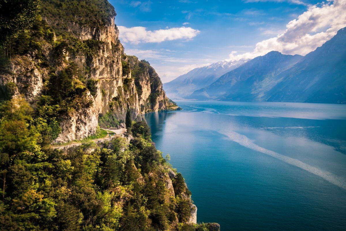 Una Passeggiata sulla Spettacolare Strada del Ponale desktop picture