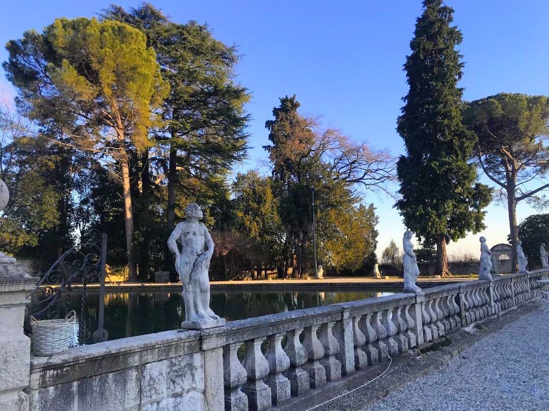 Passeggiata sul Colle Dante con Aperitivo Esclusivo a Villa Stecchini Passeggiata sul Colle Dante con Aperitivo Esclusivo a Villa Stecchini desktop picture