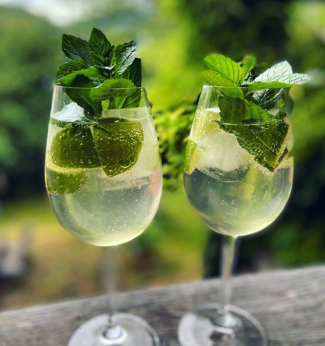 Passeggiata sul Colle Dante con Aperitivo Esclusivo a Villa Stecchini Passeggiata sul Colle Dante con Aperitivo Esclusivo a Villa Stecchini desktop picture