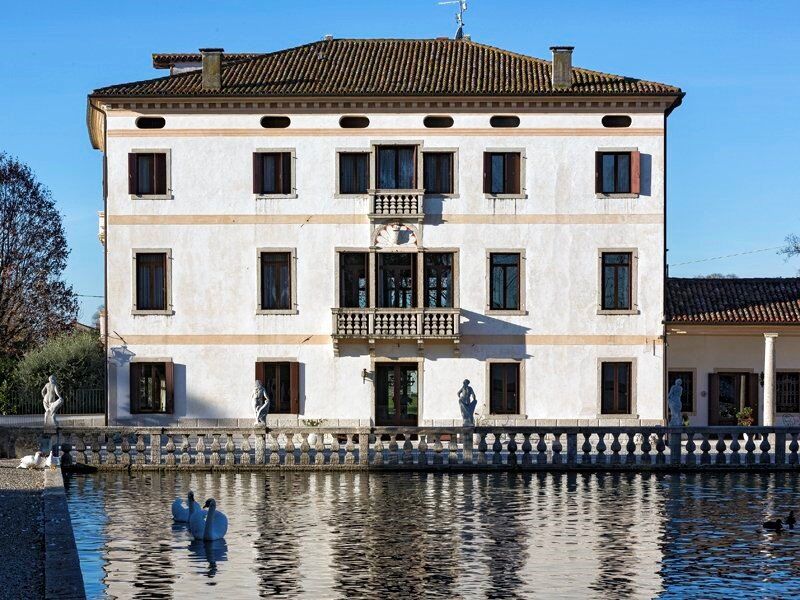 Passeggiata sul Colle Dante con Aperitivo Esclusivo a Villa Stecchini desktop picture
