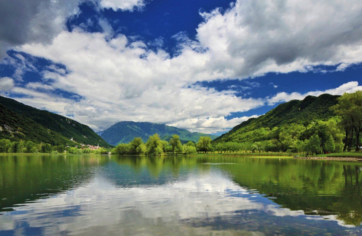 Passeggiata ai Laghi di Revine abbracciati dalla Valmareno desktop picture