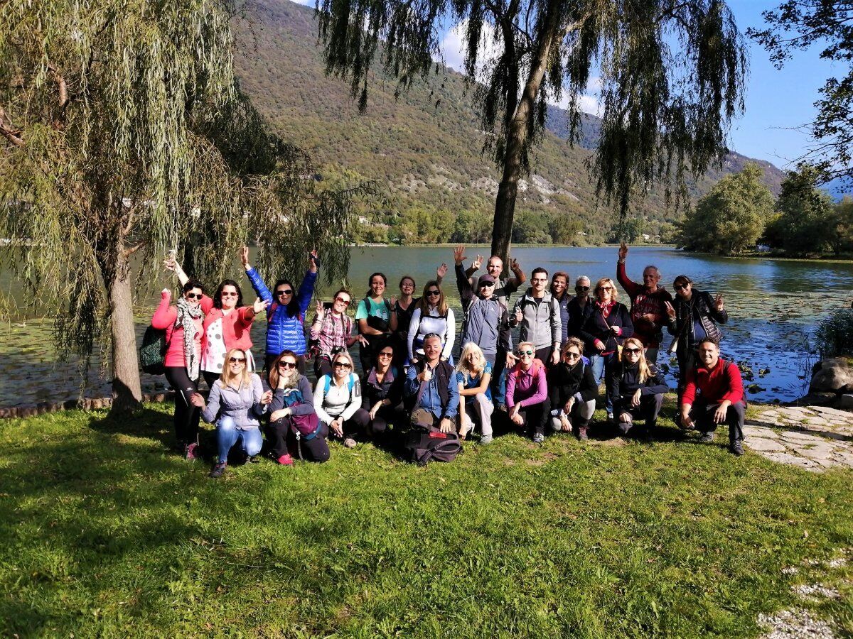 Passeggiata ai Laghi di Revine abbracciati dalla Valmareno desktop picture