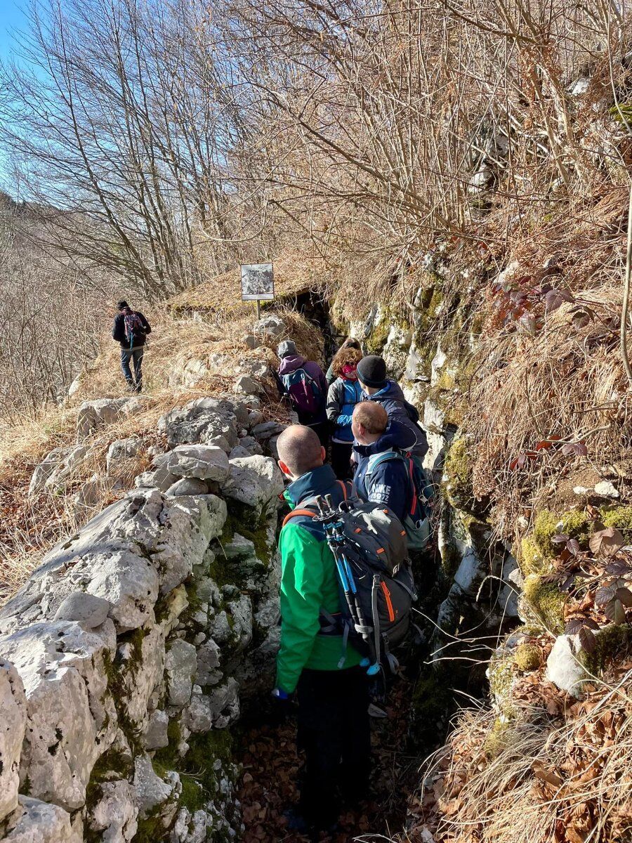 Col Campeggia: Escursione tra le Trincee di Difesa sul Monte Grappa desktop picture