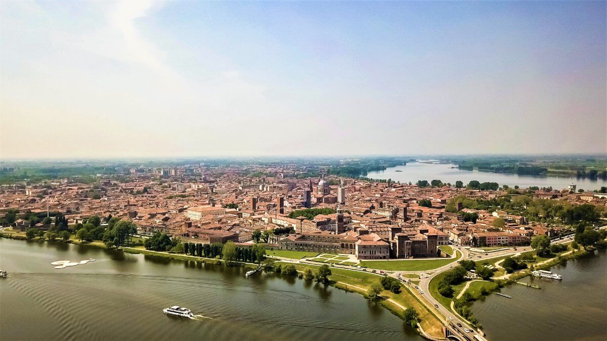 Caccia al Tesoro a Mantova: Gioiello del Rinascimento Italiano desktop picture