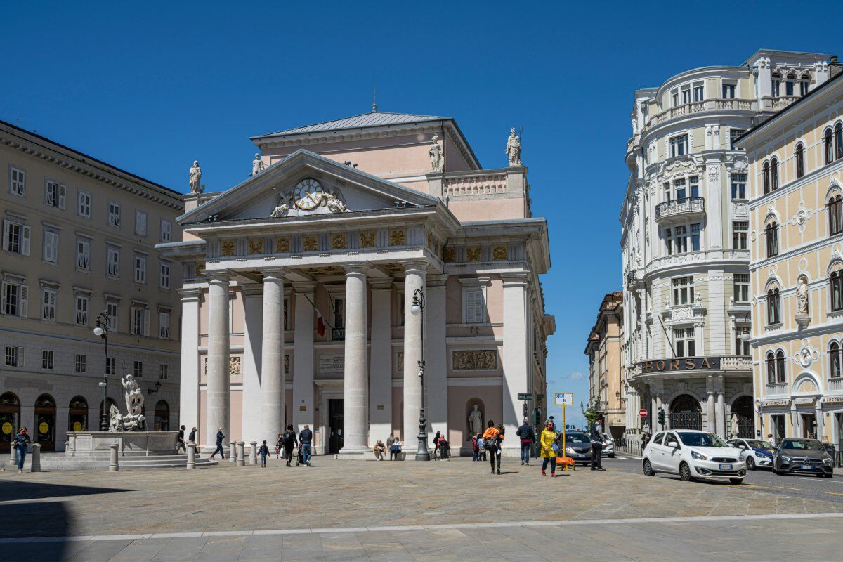 Tour Guidato a Trieste: Le Geometrie Teresiane desktop picture