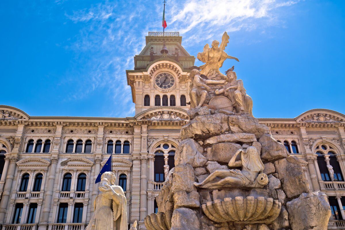 Caccia al Tesoro a Trieste, Città dalla Grazia Scontrosa desktop picture