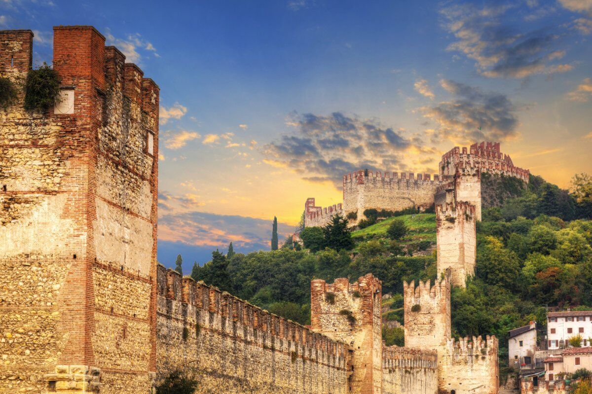 Soave: Il Borgo e il Castello Soave: Il Borgo e il Castello desktop picture