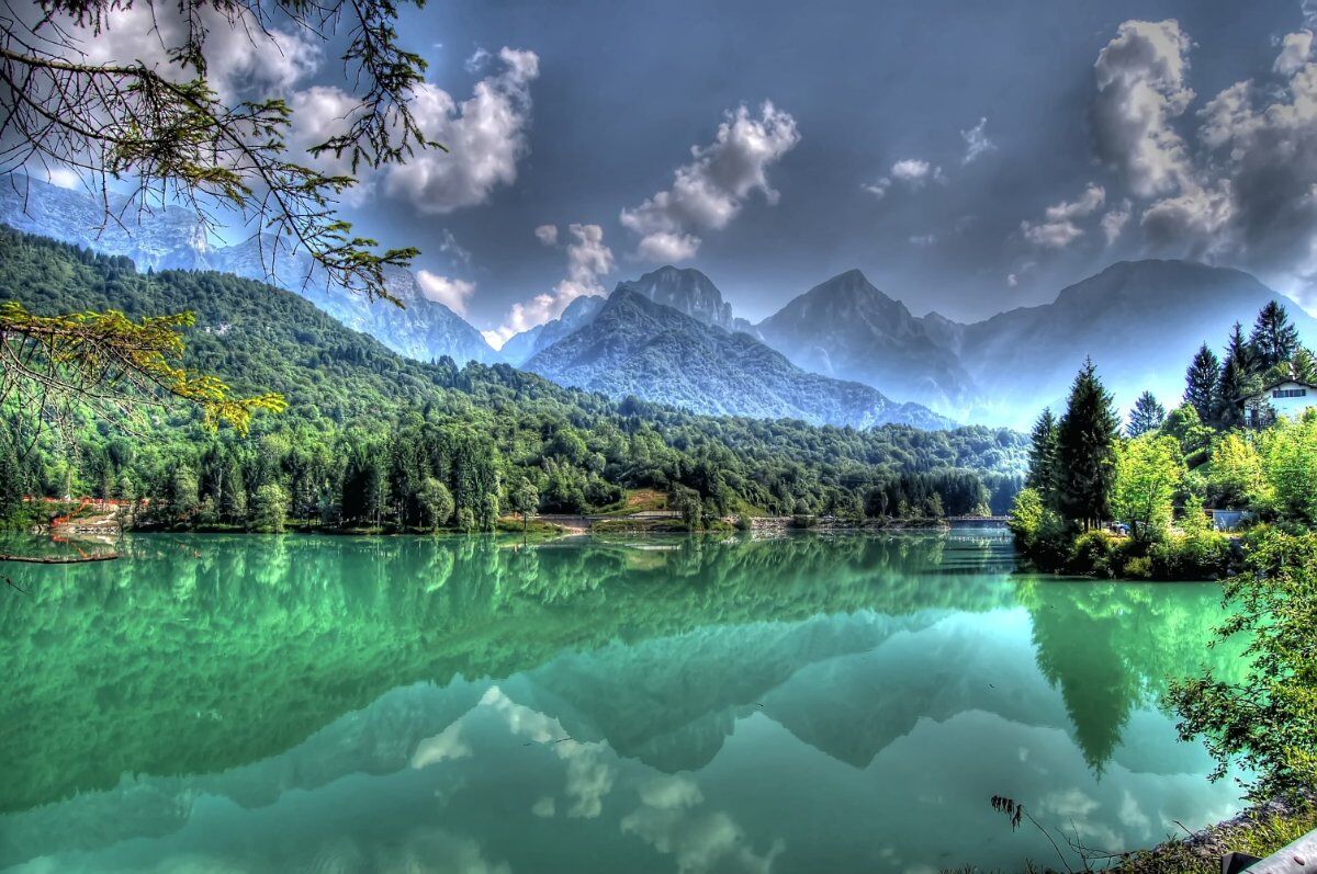 Lago di Barcis: Trekking nello Smeraldo delle Dolomiti desktop picture