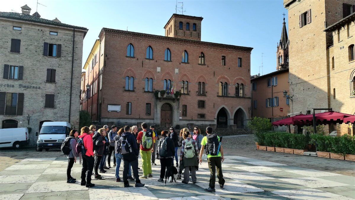 Escursione a Castelvetro tra le Colline del Grasparossa Escursione a Castelvetro tra le Colline del Grasparossa desktop picture