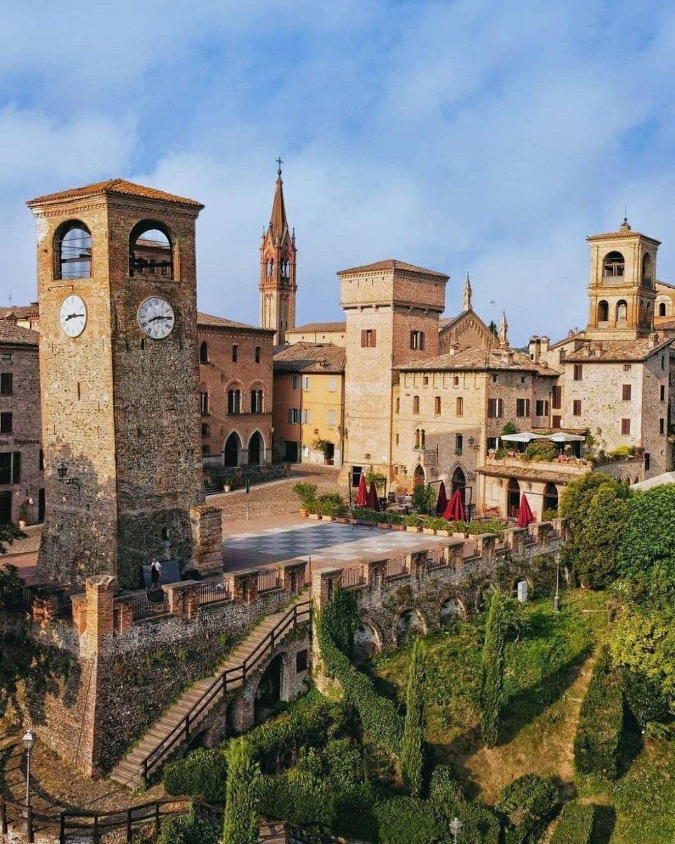 Escursione a Castelvetro tra le Colline del Grasparossa Escursione a Castelvetro tra le Colline del Grasparossa desktop picture