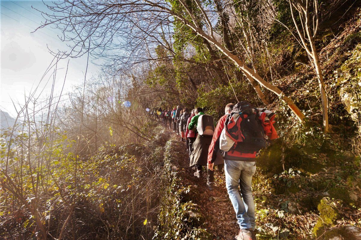 Lungo la Via del Tabacco: Camminata sui Passi dei Contrabbandieri Lungo la Via del Tabacco: Camminata sui Passi dei Contrabbandieri desktop picture