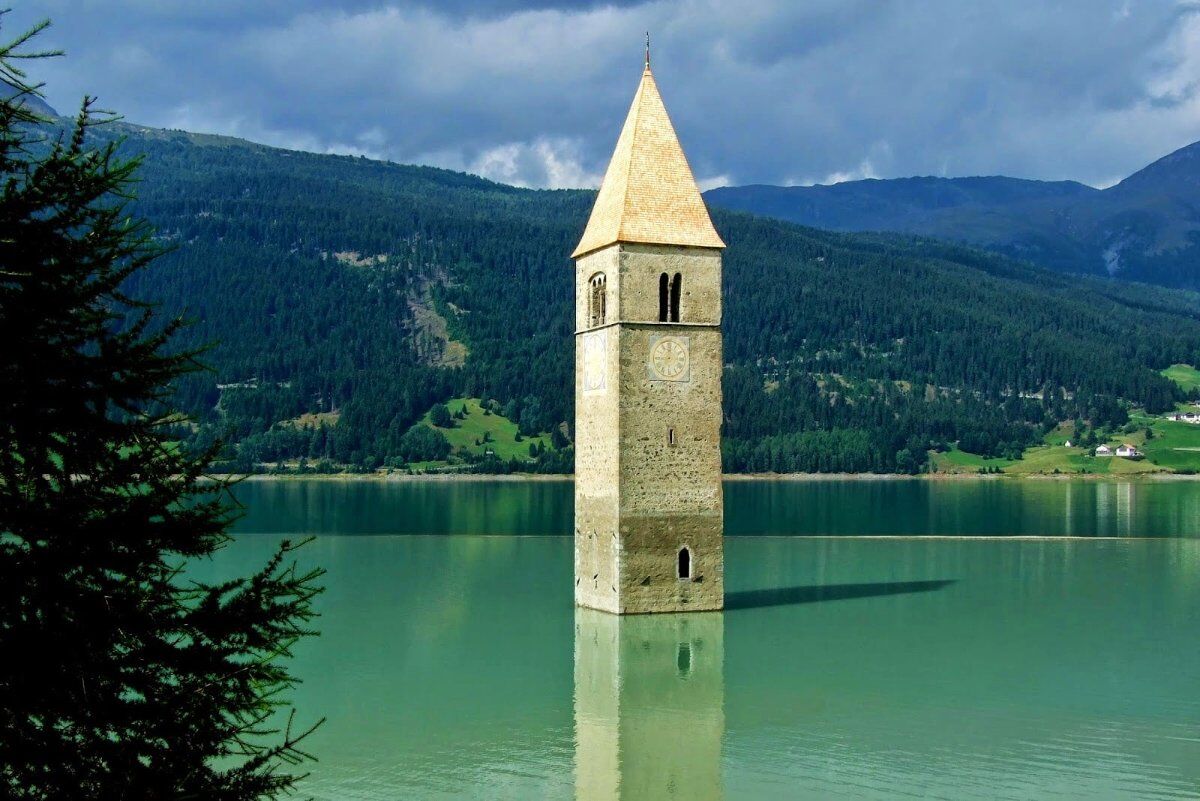Un Fine Settimana Spettacolare: Il Lago di Resia, Gemma della Val Venosta Un Fine Settimana Spettacolare: Il Lago di Resia, Gemma della Val Venosta desktop picture