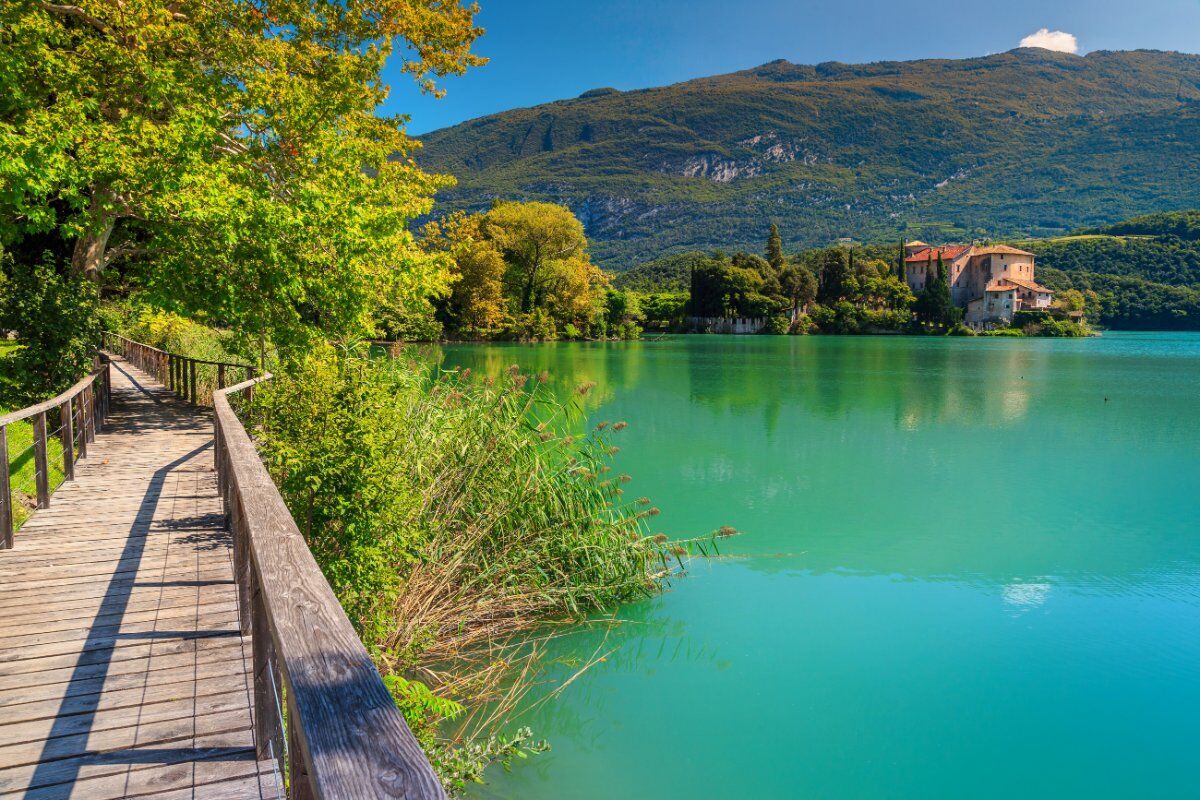 Passeggiata Guidata tra il Lago di Toblino e il suo Castello Passeggiata Guidata tra il Lago di Toblino e il suo Castello desktop picture