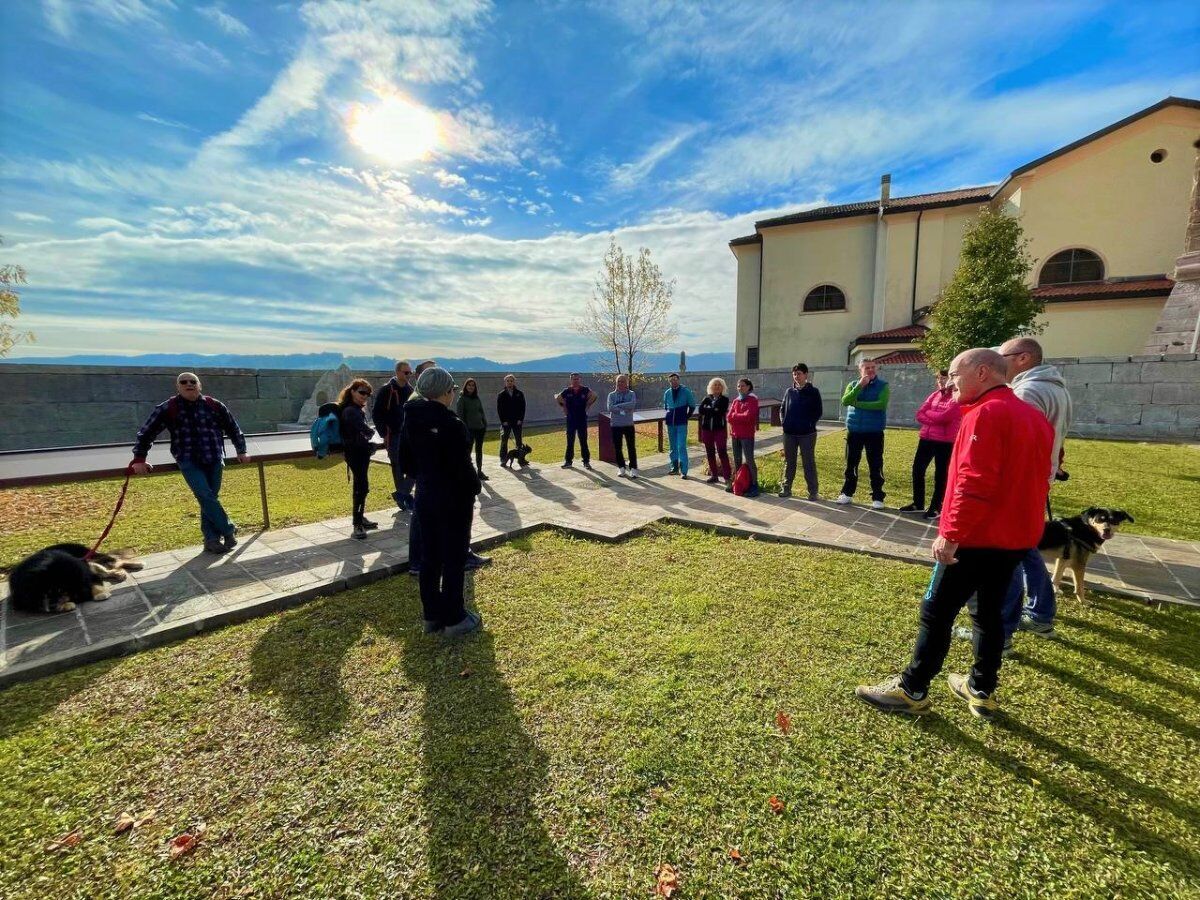 Trekking con vista all’Altar Knotto: La Roccia misteriosa di Asiago desktop picture