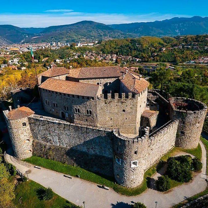 Visita Guidata a Gorizia: Racconti da un Confine Quasi Invisibile Visita Guidata a Gorizia: Racconti da un Confine Quasi Invisibile desktop picture