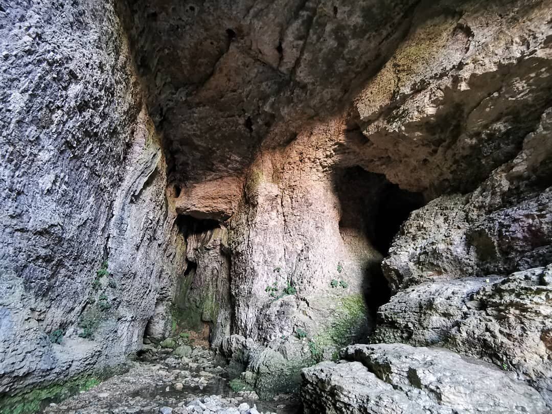 Priabona e le sue Grotte Soffianti desktop picture