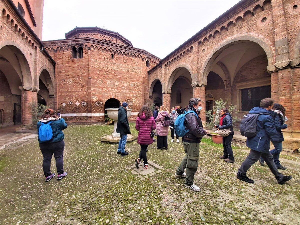 Bologna Misteriosa: Tour tra Storia, Cultura, Scienza e Magia Bologna Misteriosa: Tour tra Storia, Cultura, Scienza e Magia desktop picture