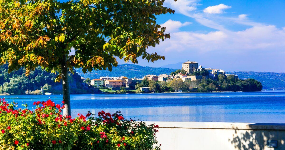Civita di Bagnoregio, Bolsena ed il Bosco del Sasseto (1notte/2giorni) Civita di Bagnoregio, Bolsena ed il Bosco del Sasseto (1notte/2giorni) desktop picture