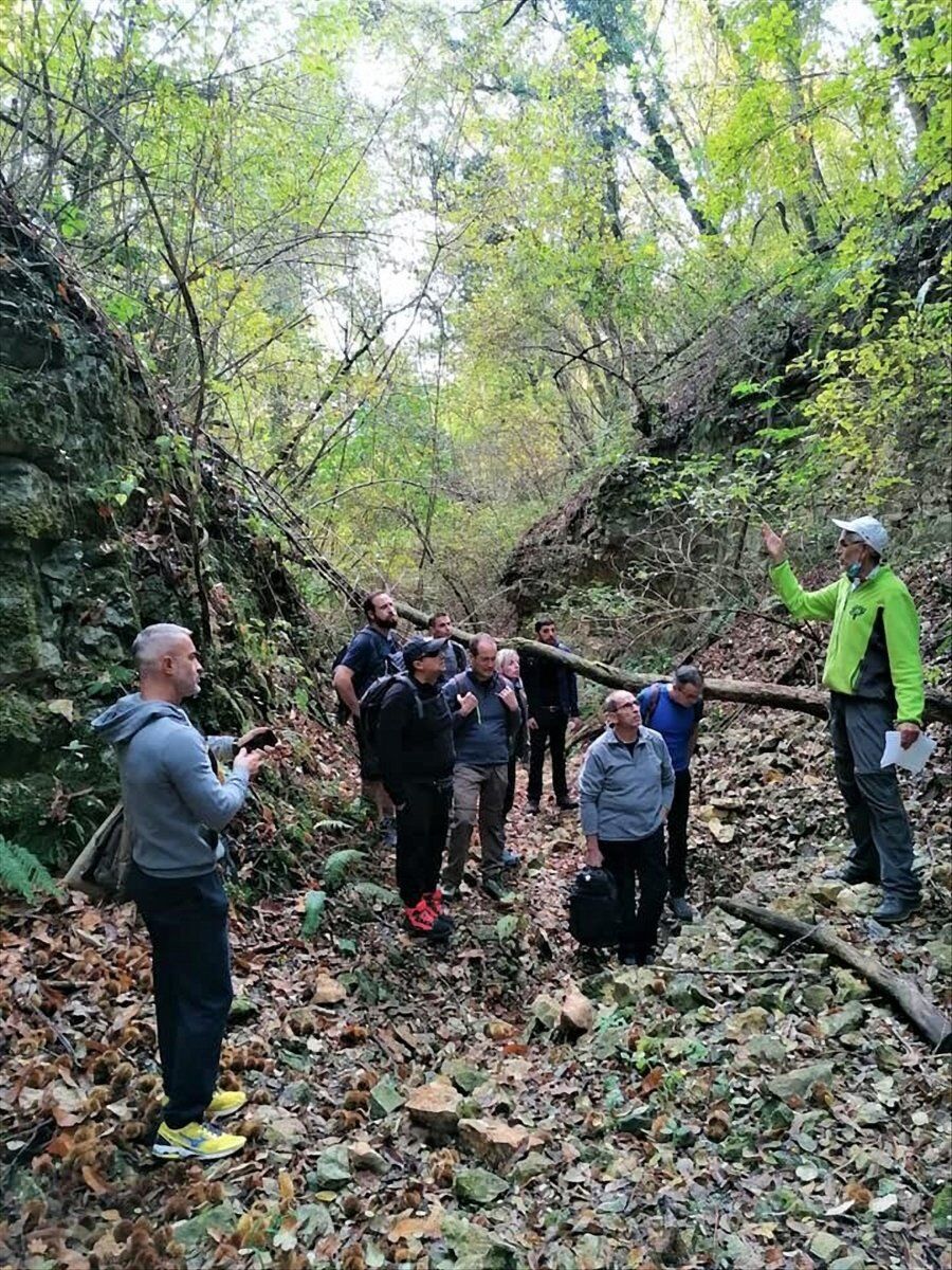 Sui monti di Priabona: Trekking alle Grotte Soffianti Sui monti di Priabona: Trekking alle Grotte Soffianti desktop picture