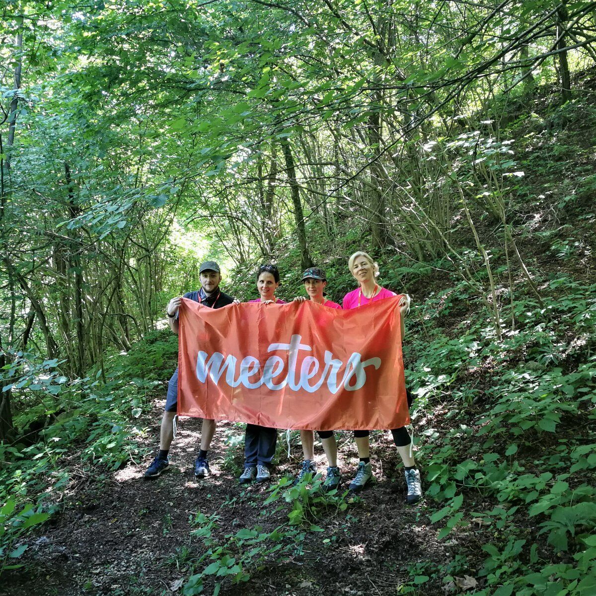 Sui monti di Priabona: Trekking alle Grotte Soffianti Sui monti di Priabona: Trekking alle Grotte Soffianti desktop picture