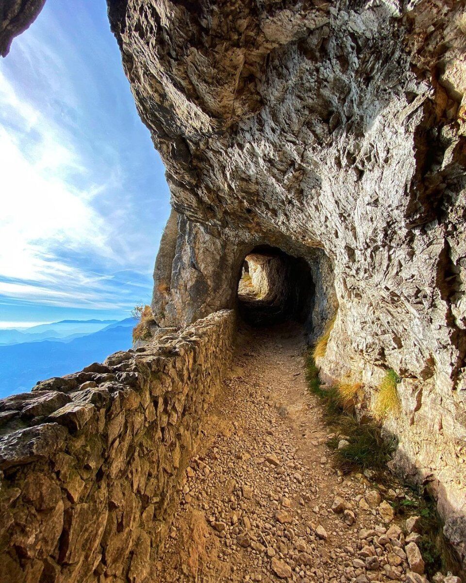 I suggestivi sentieri del Monte Cengio: l'ultimo baluardo difensivo desktop picture