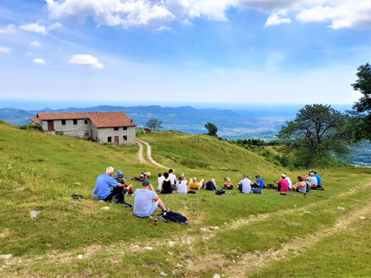 Escursione a Malga Realto nelle Prealpi Vicentine Escursione a Malga Realto nelle Prealpi Vicentine desktop picture