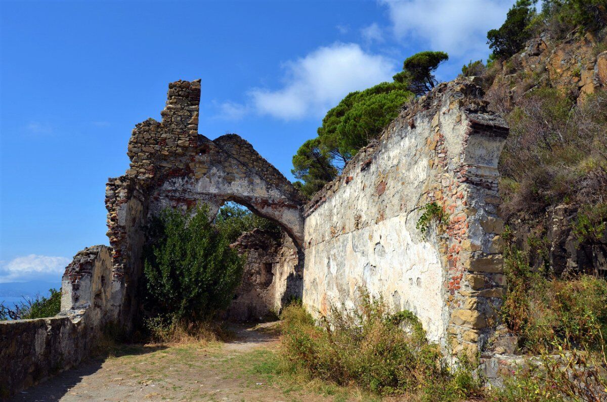 Escursione alle Rocche di Sant'Anna con Degustazione di Birra Locale desktop picture