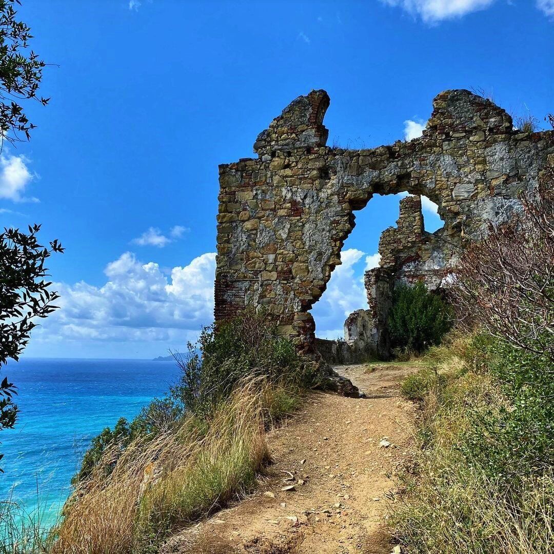 Escursione alle Rocche di Sant'Anna con Degustazione di Birra Locale desktop picture