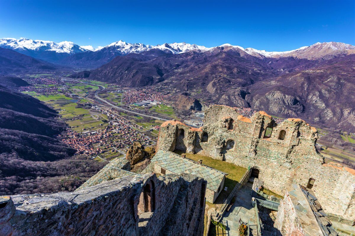 Escursione alla Sacra di San Michele: Il Simbolo del Piemonte desktop picture