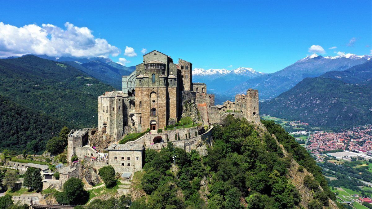 Escursione alla Sacra di San Michele: Il Simbolo del Piemonte desktop picture