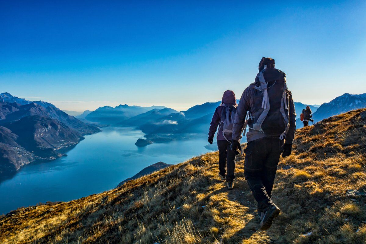 Il Sentiero del Viandante: Trekking con Vista sul Lago di Como desktop picture