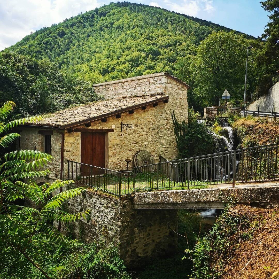 Pieve Torina: Una Camminata dal Vecchio Mulino all’Eremo di Sant’Angelo Pieve Torina: Una Camminata dal Vecchio Mulino all’Eremo di Sant’Angelo desktop picture