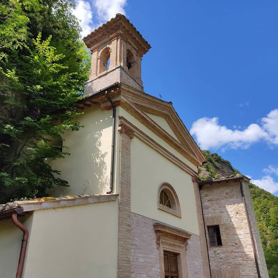 Pieve Torina: Una Camminata dal Vecchio Mulino all’Eremo di Sant’Angelo desktop picture