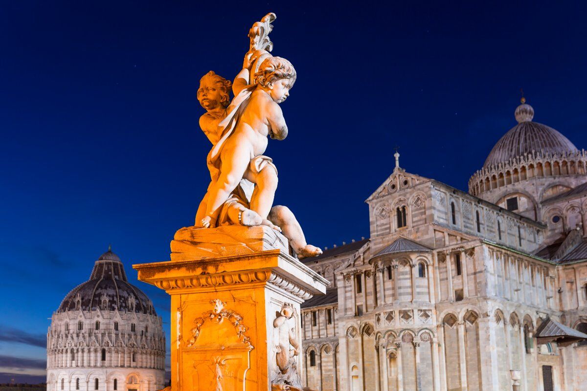 Tour guidato in Piazza dei Miracoli: tra simboli e allegorie desktop picture