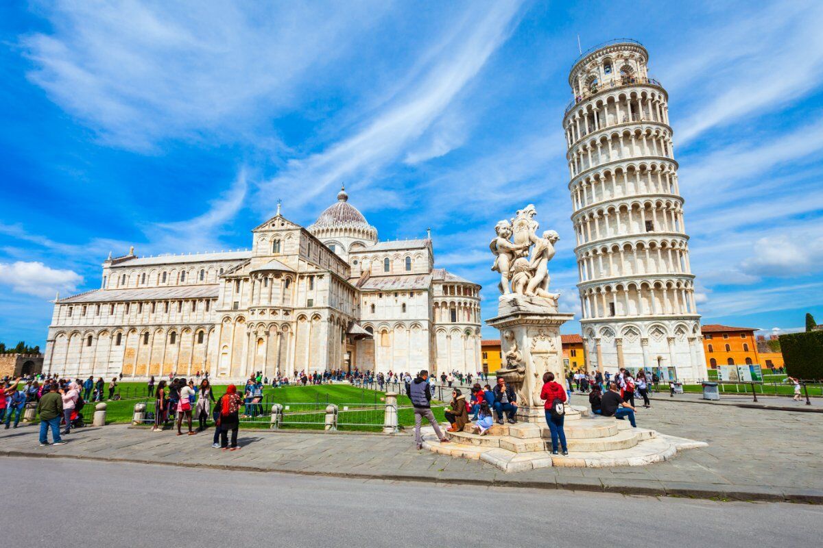 Tour guidato in Piazza dei Miracoli: tra simboli e allegorie desktop picture