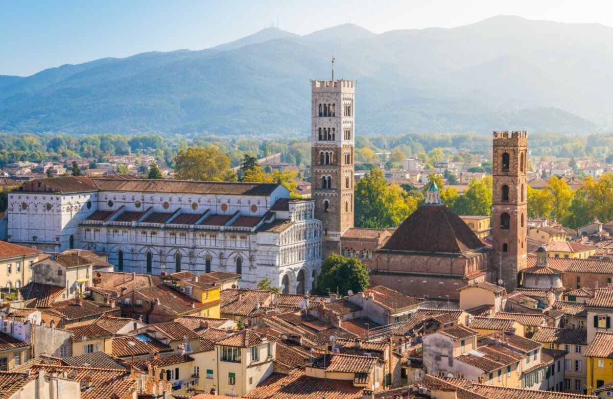 Lucca inedita: un armonioso Tour con vista sulla Città desktop picture