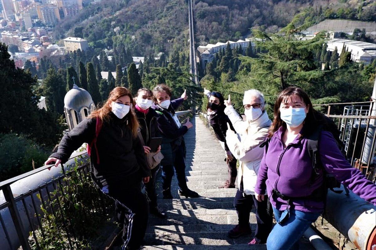 L'Acquedotto Storico di Genova: Itinerario con Scorci Mozzafiato desktop picture