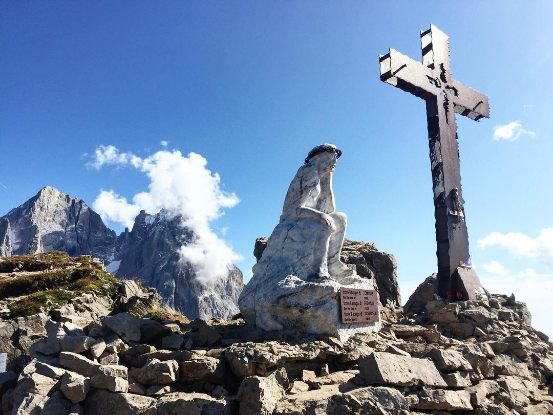 Le Pale di San Martino e Trekking al Cristo Pensante desktop picture