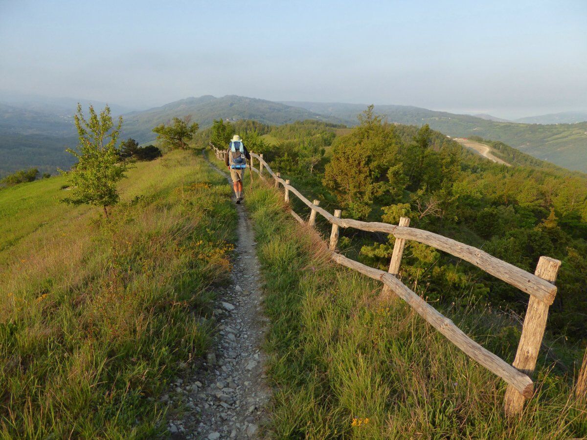 I Suggestivi Sentieri della Via Francigena in Lunigiana desktop picture