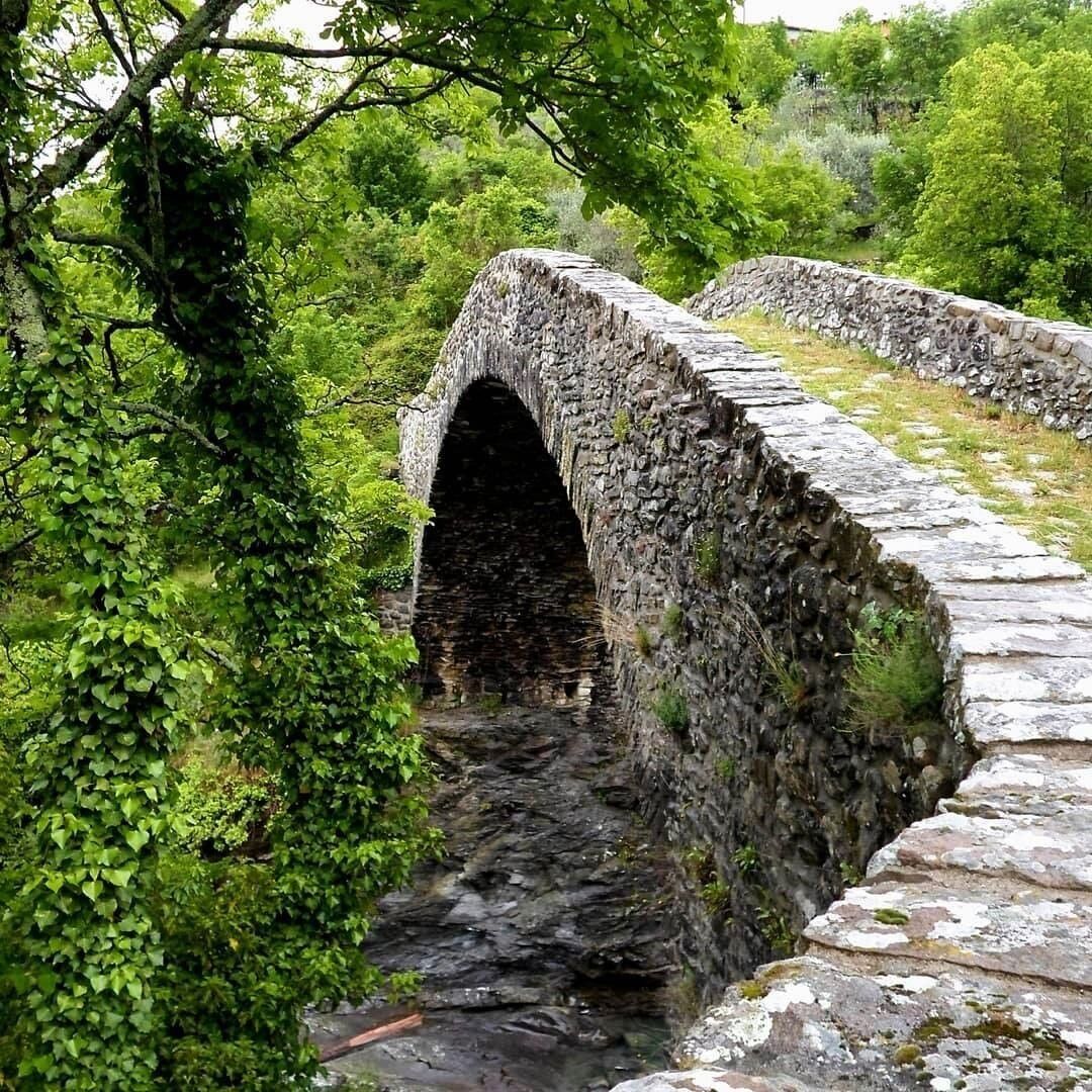 I Suggestivi Sentieri della Via Francigena in Lunigiana desktop picture