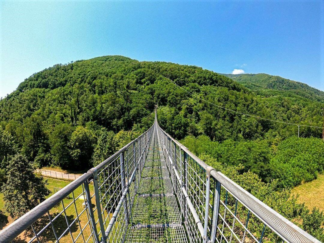Trekking adrenalinico al Ponte Sospeso di San Marcello Pistoiese desktop picture