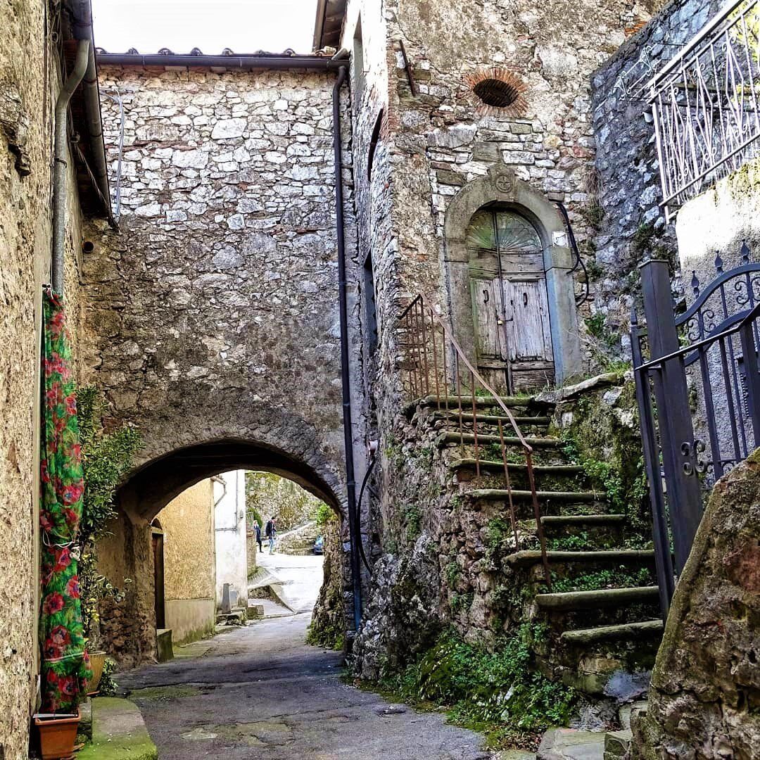 Escursione a Lucchio, il Borgo Sospeso desktop picture