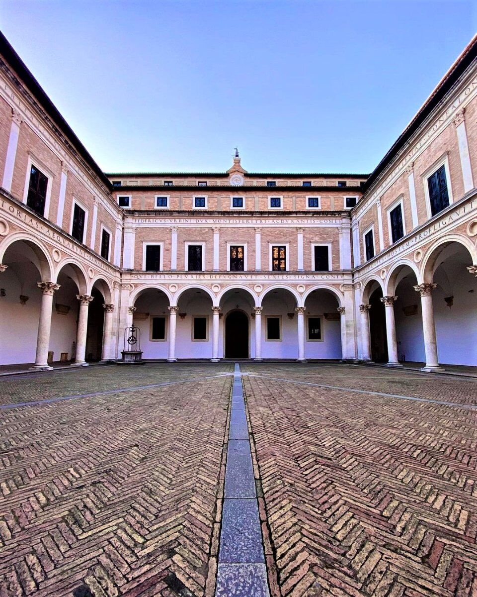 Il Palazzo Ducale di Urbino: Simbolo del Rinascimento (Online) desktop picture